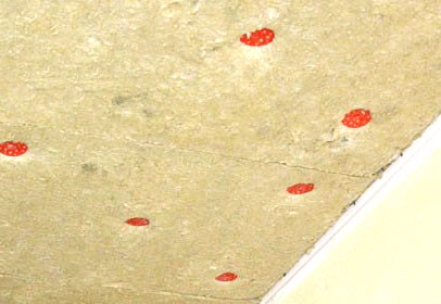 Отсутствие каркасной обшивки при монтаже на потолок